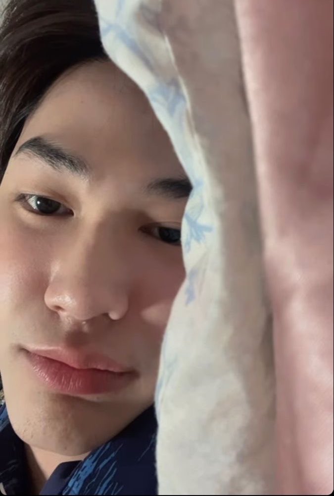manii4r's tweet photo. ไม่มีคัยกอดชั้นเลย ･̆⍛･̆                             ชั้นมาแร้ว https://t.co/sKLBlzA0Jq