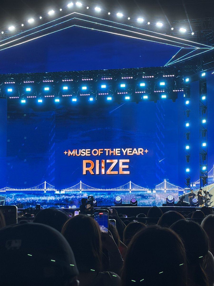 sozz1ee's tweet photo. 라이즈상받은거축하해♡♡ https://t.co/px8VyRXGeY