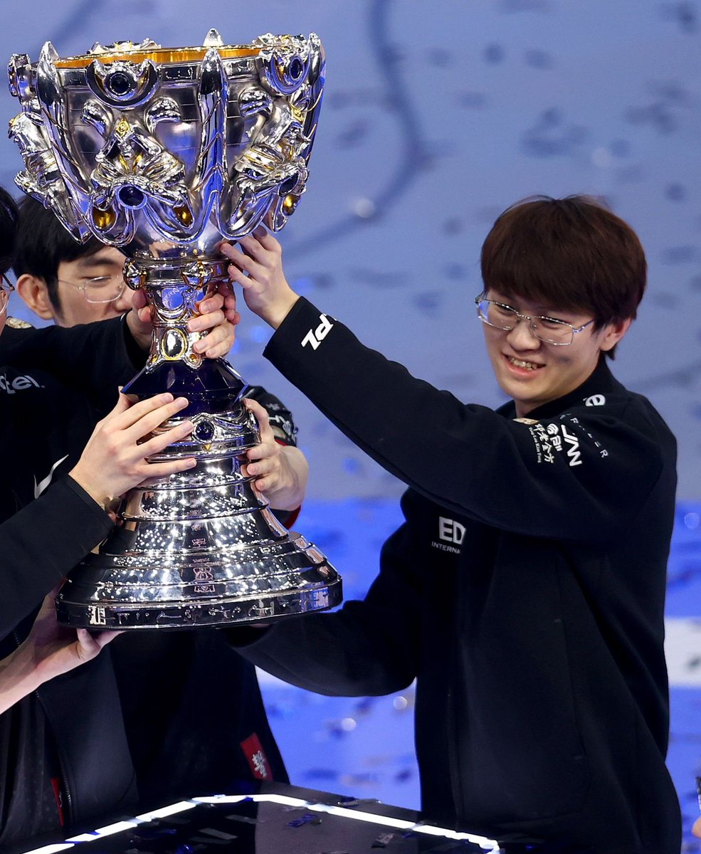 Elnacrr's tweet photo. The GOAT is back at Worlds ❤️ https://t.co/azJJQwdAdl