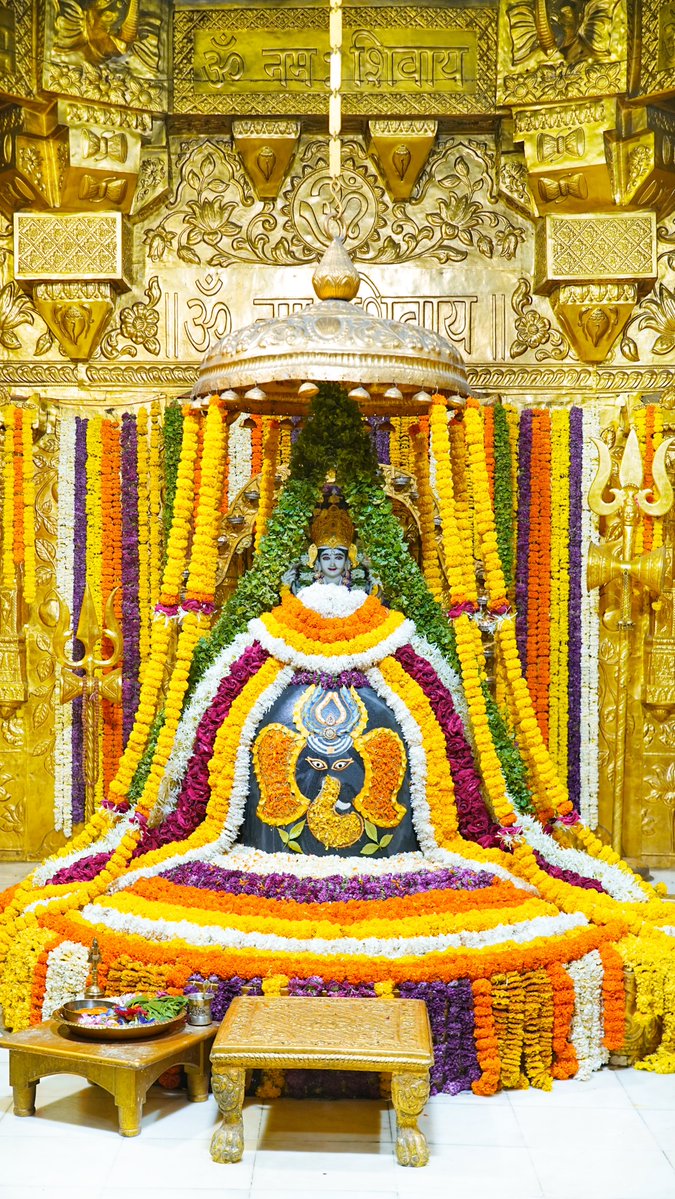 Somnath_Temple's tweet photo. श्री सोमनाथ महादेव मंदिर,
प्रथम ज्योतिर्लिंग - गुजरात (सौराष्ट्र)
दिनांक: 19 सितंबर 2026, भाद्रपद शुक्ल अष्टमी - शनिवार
सायं श्रृंगार
092611140
#somnath #mahadev #shivji
#bhakti #somnathlivedarshan #somnathtemple #JaiSomnath #SomnathSwabhimaanParv

Whatsapp Channel Daily Darshan https://t.co/sndKP0fuKq