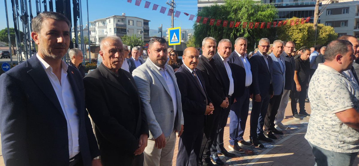 VelikacarMhp's tweet photo. Torbalı İlçe Kaymakamlığımız tarafından Şehitlik Anıtı’nda düzenlenen 19 Eylül Gaziler Günü Anma Programı’na, ilçe yöneticilerimiz ile birlikte katılım sağladık.

19 Eylül Gaziler Günü kutlu olsun. https://t.co/VdZhR36ZHh