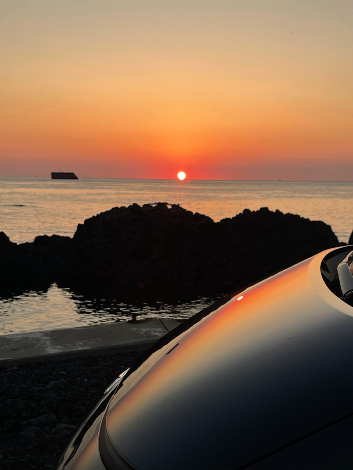 blosw885967's tweet photo. Just wrapped up a quick weekend trip to the coastal town, watching the sunset paint the waves pink—best way to reset after a busy week! #WeekendEscape， https://t.co/gOgtpIOJ7B
