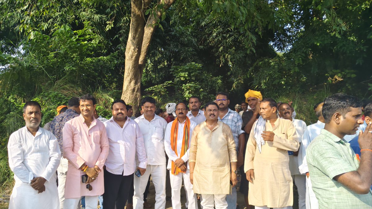 svivek123bjp's tweet photo. क्षेत्र के माननीय विधायक श्री विनय गोंड जी के पूज्य पिताजी की अंत्येष्टि में फाजिलनगर स्थित घोरना कुंड घाट पहुँचकर पुण्यात्मा को भावपूर्ण अंतिम विदाई दीईश्वर से पुण्यात्मा की शांति एवं सद्गति तथाशोकाकुल परिजनों को इस अपार दुःख को सहन करने की शक्ति प्रदान करने की प्रार्थना की।ॐ https://t.co/vo7gsKZmqZ