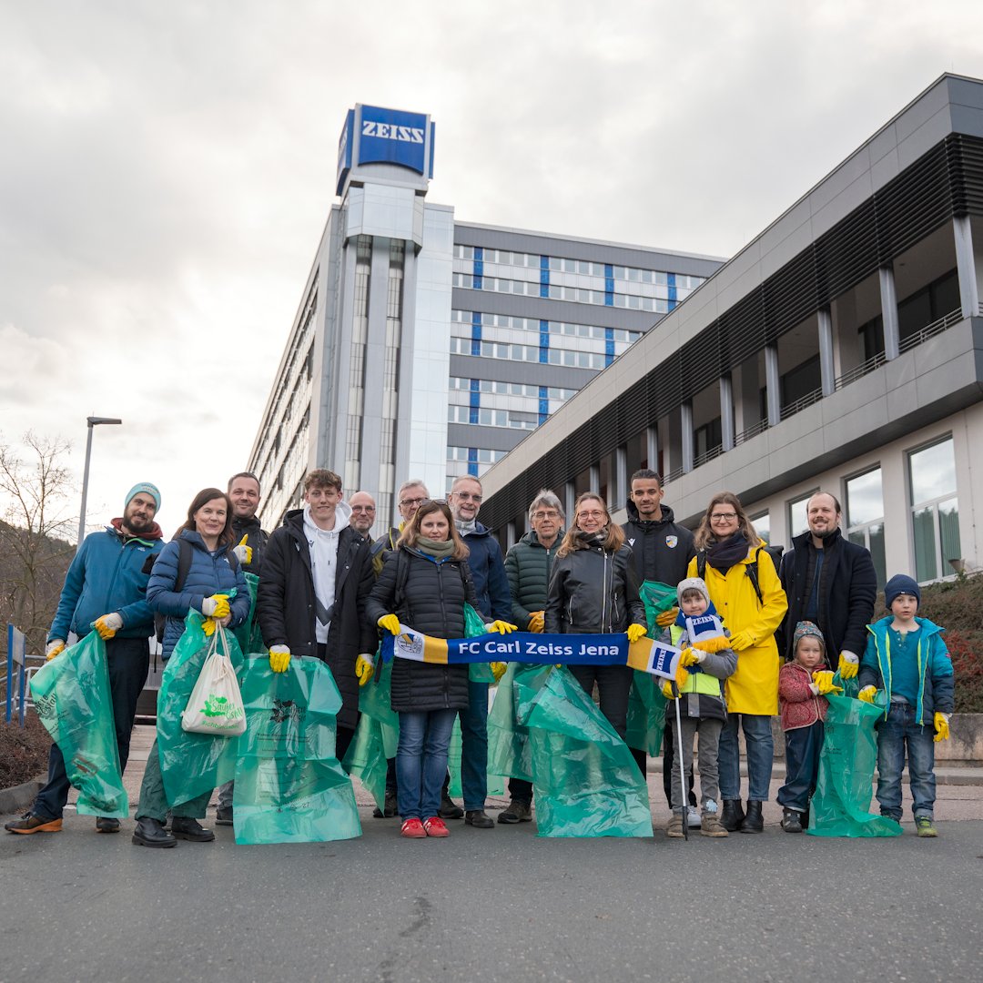 ZEISS_Group's tweet photo. On #WorldCleanupDay, millions of people around the world join local cleanup efforts.
ZEISS colleagues have also taken part throughout the year as part of our Earth Day activities, helping collect waste in local outdoor areas. #EarthDay #teamZEISS https://t.co/LU82jn2DQ6