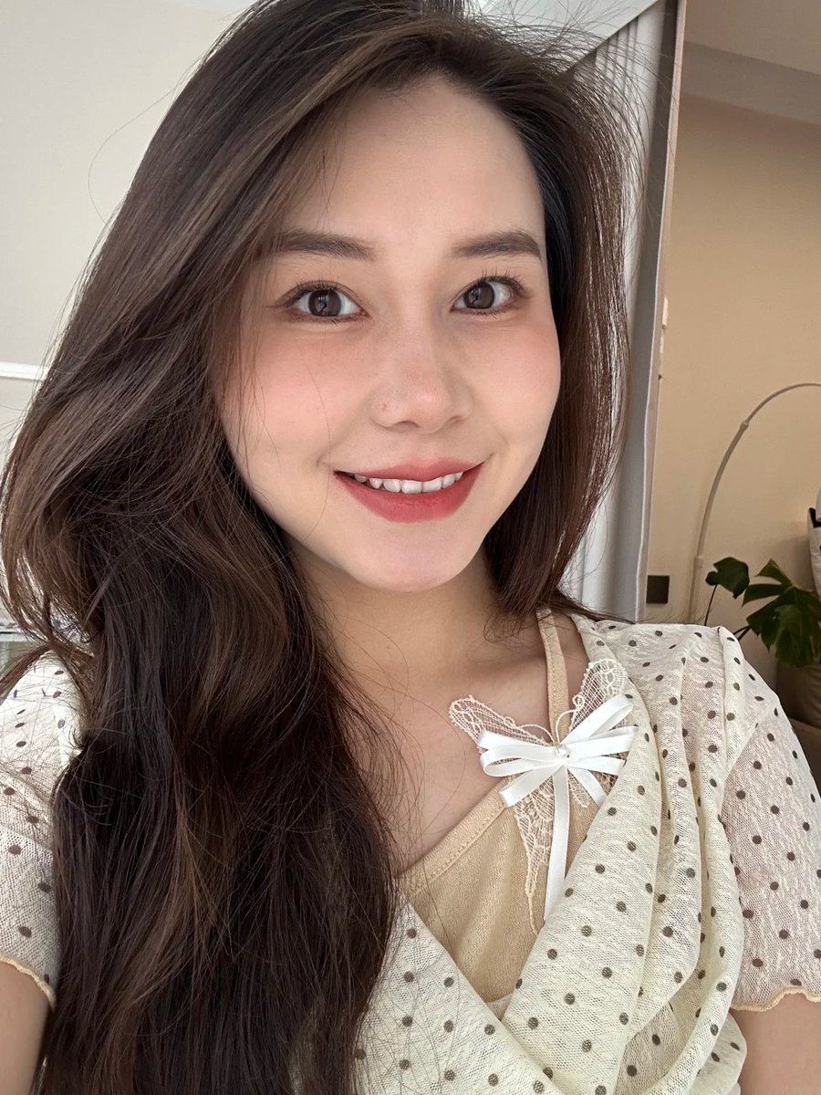 lastnervebitch's tweet photo. 可以试着约下，但我不是卖的 不可以打扰彼此的家庭，喜欢有边界感，听话的，不喜欢00后 https://t.co/neSOU1HLtr