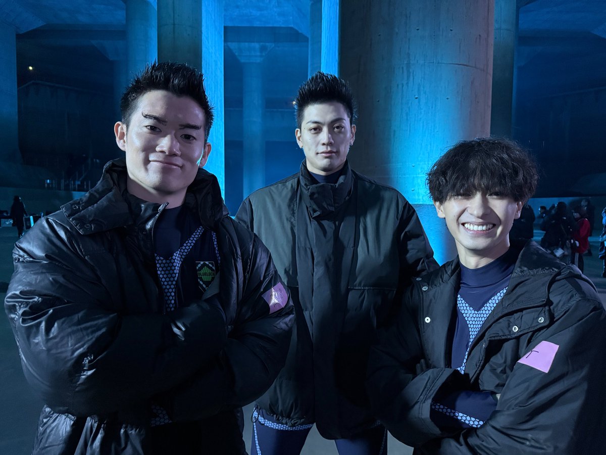 BLUELOCK_MOVIE's tweet photo. ◆ ──  #ブルーロック日誌 ── ◆

本日は
#富本惣昭 さん #東啓介 さん #三浦獠太 さんの
オフショットを公開📸

極寒の深夜撮影でも
さわやかな笑顔の皆さんでした😊

映画『#ブルーロック』
大ヒット上映中！
#エゴい https://t.co/TtUQeMkhDB