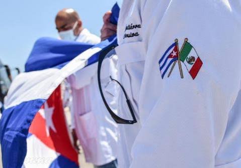 Lgummcven's tweet photo. 🇨🇺🩺 El Contingente Henry Reeve nació para llevar solidaridad, esperanza y salud a quienes más lo necesitan. Desde Cuba, miles de profesionales han convertido el humanismo en acción, dejando una huella de amor y compromiso en cada misión.
#HenryReevePorLaVida 🇨🇺✨ https://t.co/rrTwD8Fxcf