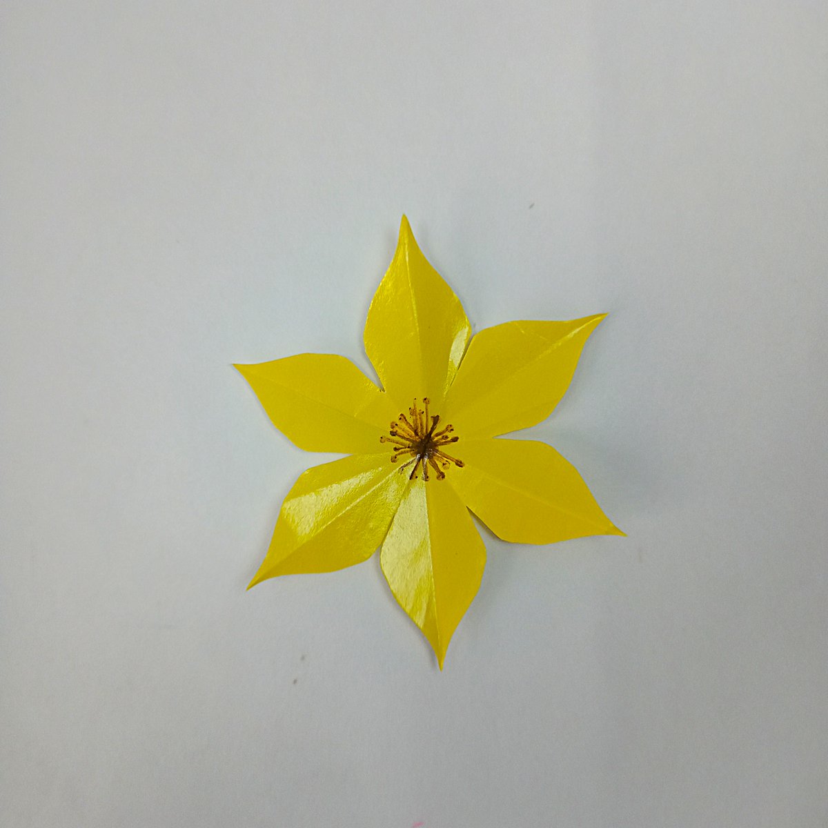 scrapcarved's tweet photo. Turning Yellow Paper into a Beautiful Flower 🌼✨ https://t.co/vDVwnckxDh