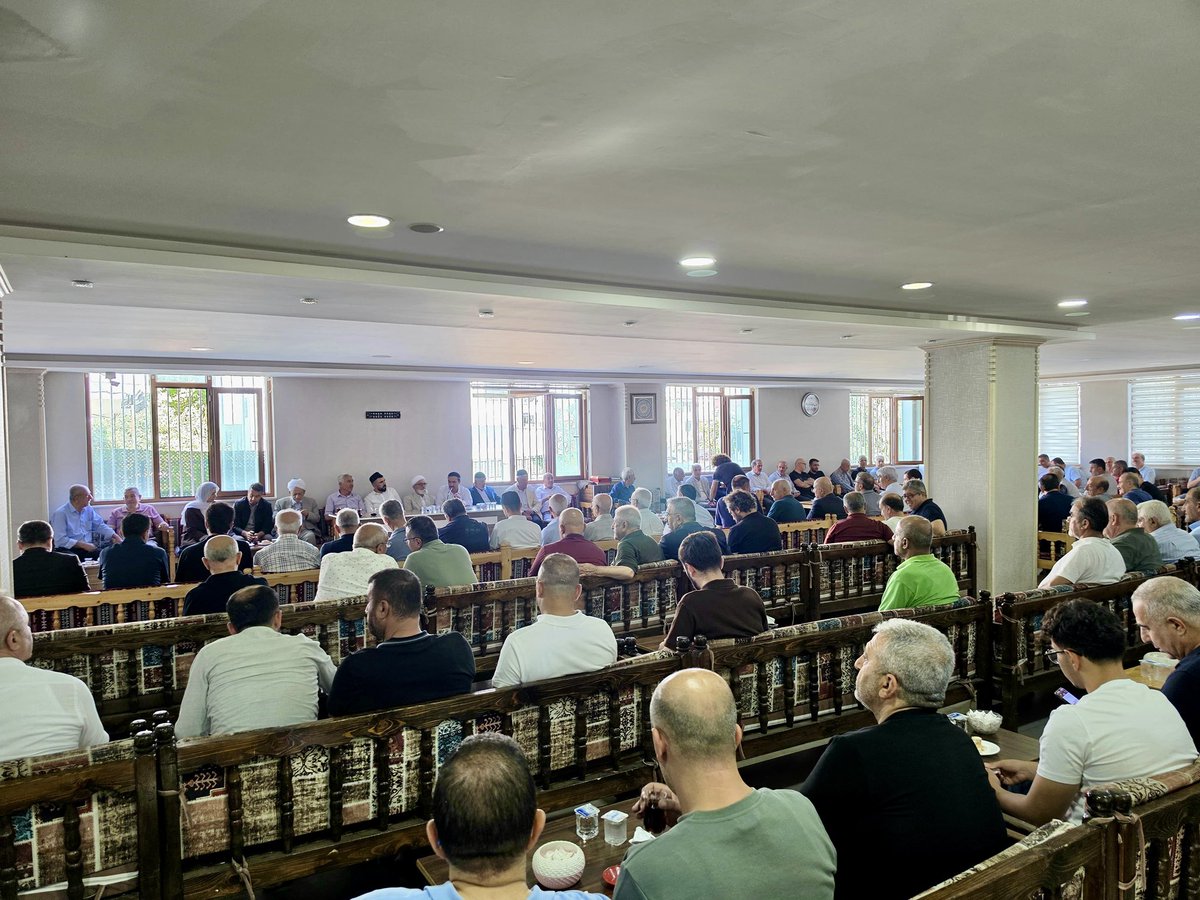 akpartidbakir's tweet photo. 📍Bağlar | Silvanlılar Yas Evi

İnna Lillahi ve İnna İleyhi Raciun

Milletvekilimiz Sayın Suna Kepolu Ataman'ın Hakkın rahmetine kavuşan kıymetli dayısının oğlu Mesut Doğrul’un taziyesinde bulunduk.

Merhuma Cenab-ı Allah’tan rahmet, başta Milletvekilimiz olmak üzere kederli ailesine başsağlığı ve sabır diliyorum.

Mekânı cennet makamı âli olsun.
