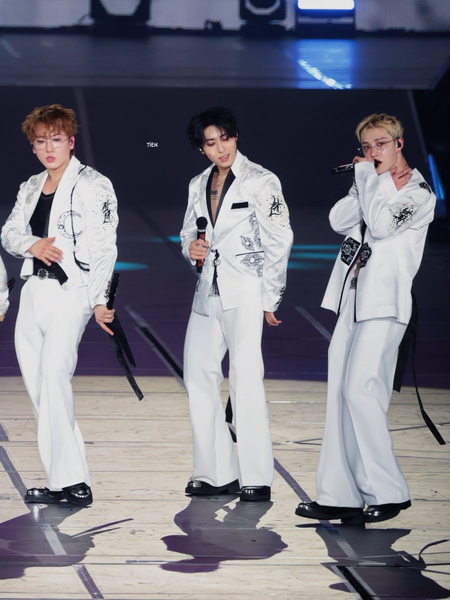 TT_3racha's tweet photo. 260919 RUN IT OSAKA Day 1

#BangChan #방찬 #方灿 #バンチャン 
#Changbin #창빈 #チャンビン
#한 #HAN #ハン #한지성 #HANJISUNG  
#StrayKids #스트레이키즈 https://t.co/KJrFKlUTs5