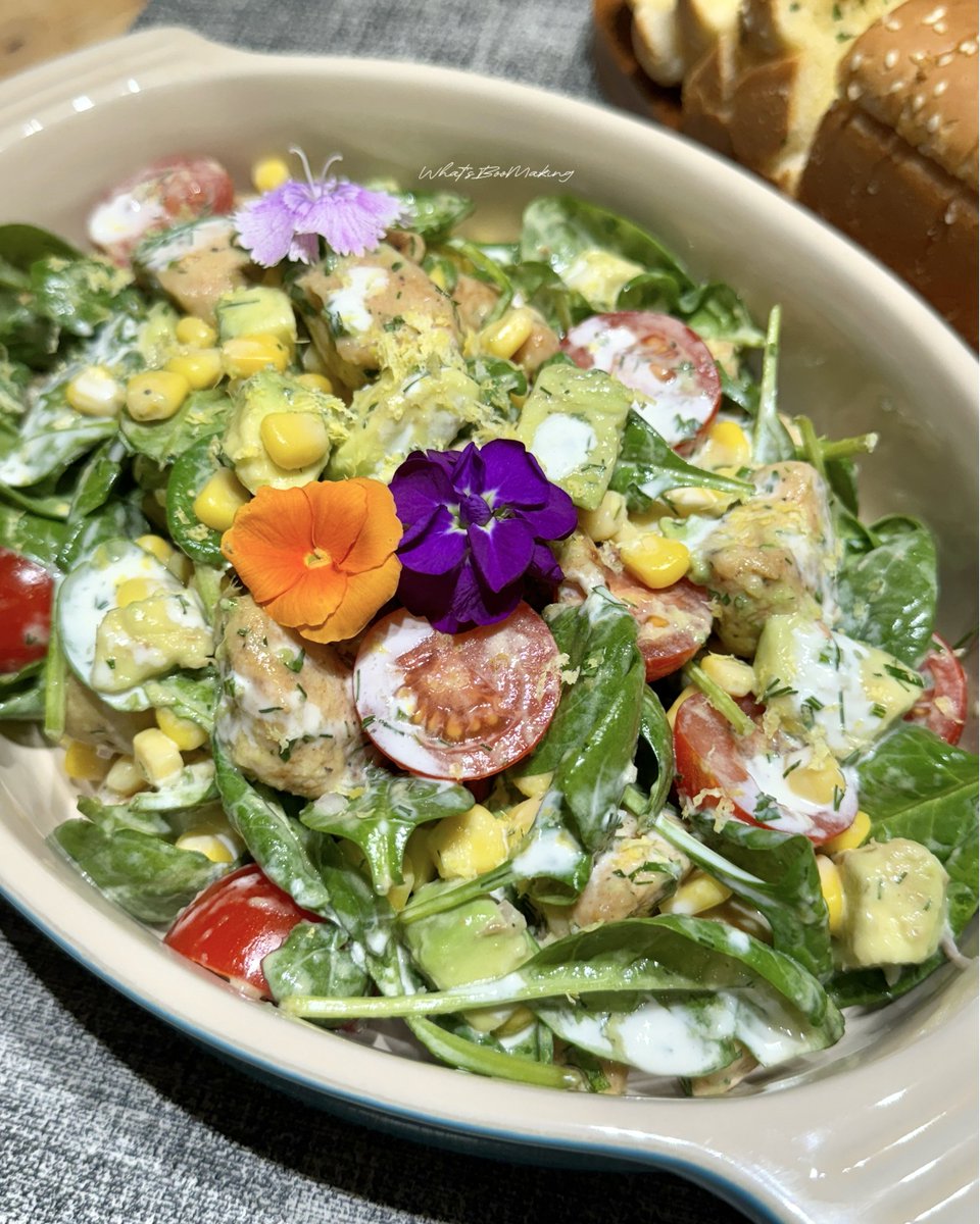 HyunTopiwnty's tweet photo. Comida para perder grasa: pechuga de pollo a la parrilla + ensalada de espinaca + aguacate, ligera y deliciosa! https://t.co/Z3HJcYE6Tc