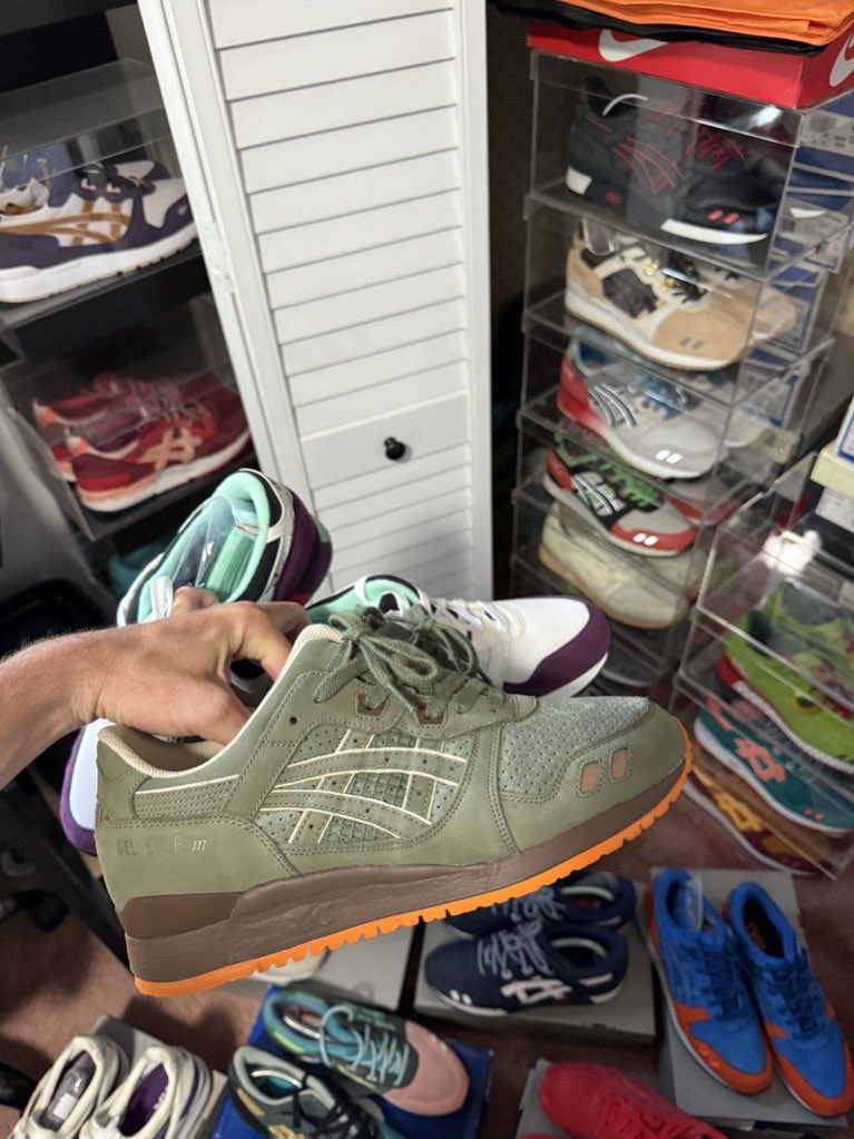 yupimthatroll's tweet photo. @RonnieFieg Just between moves right now so have nothing setup or displayed but both photos are still current. https://t.co/Vi8kxAjMJk