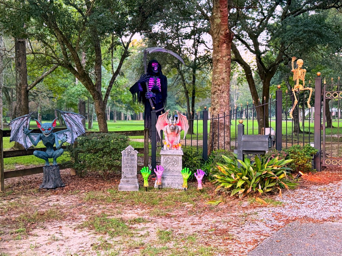 DavidMora's tweet photo. Spooky September in the county 👻🎃💀 https://t.co/iC5IlhAtFd
