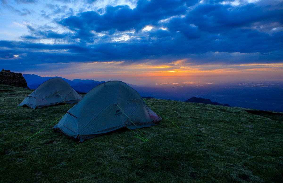 maisq649278's tweet photo. Woke up to the smell of pine and birds chirping at our campsite. No alarms, just fresh mountain air and perfect sunrise views. Camping hits different!， https://t.co/EYJRDJNine