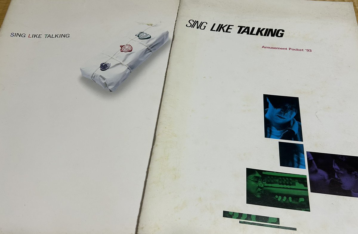 tokko_you72's tweet photo. 実家に置いてあったツアーパンフを引っ張り出しました。
92年と93年のAmusement Pocket
久しぶりに開いた…懐かしい🥹みんな若い!
多分、中野サンプラザとかに入ったと思うのだけど、🎫半券は自宅にあるので帰ったら答え合わせしよ☺️
#SLT
#SingLikeTalking https://t.co/WdPi491qnm