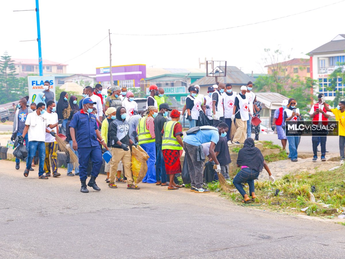 supertemi1's tweet photo. The operation to keep osun clean started this morning in osogbo
#CleanOsogbo #GreenOsun https://t.co/AGYY0EjQJx