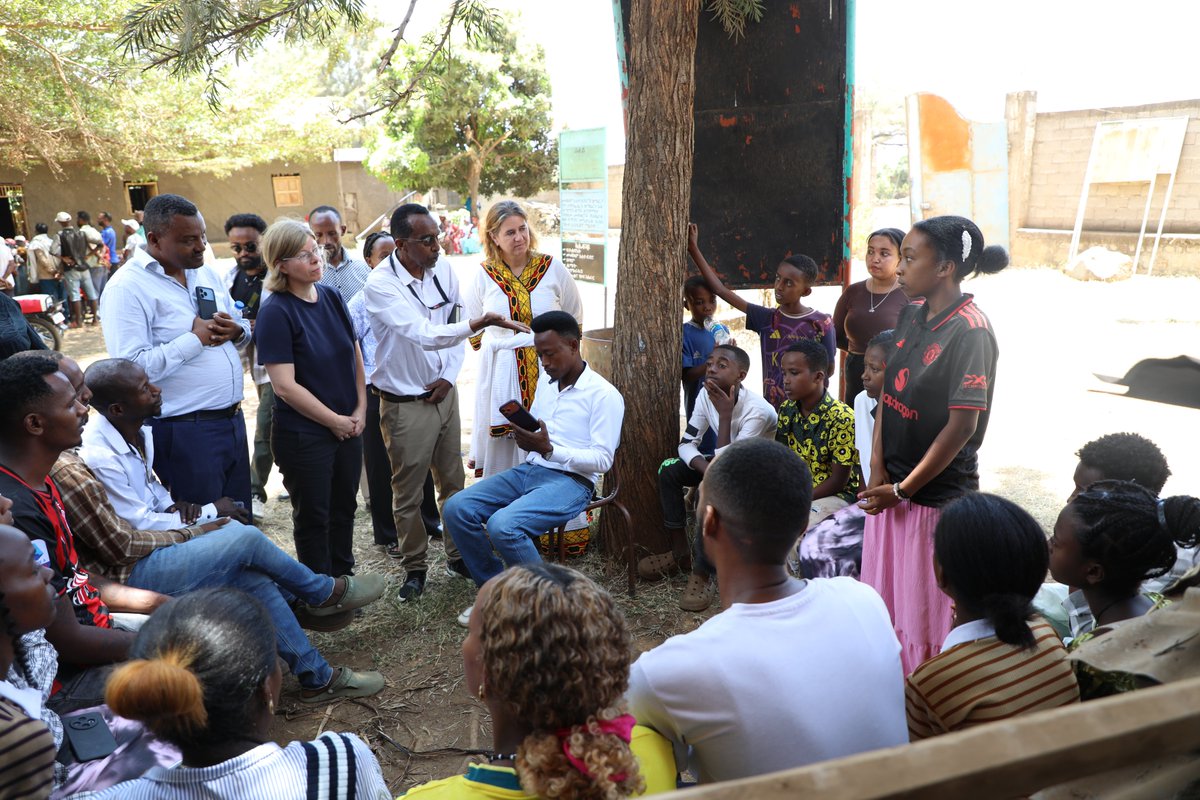 UNICEFEthiopia's tweet photo. During a visit to Arba Minch, members of the Norwegian Embassy, UNICEF &amp; UNFPA met with young people, service providers &amp; community leaders to see how interventions are improving child protection, youth participation &amp; sexual and reproductive health services.

@NorwayinAddis https://t.co/Rz8I1cZHqN