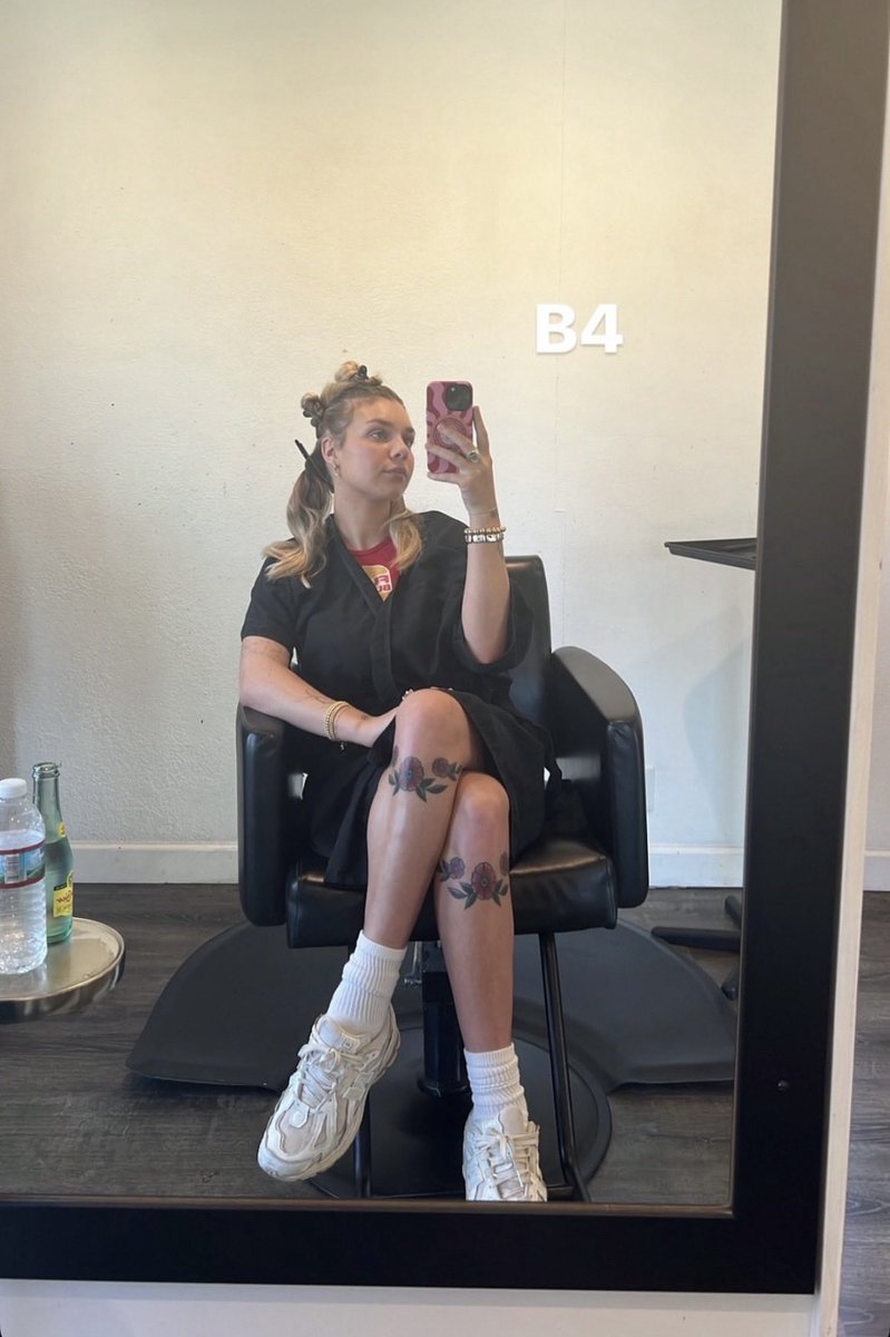 EvaMaxim99's tweet photo. Weekendul la coafor îmi schimbă mereu energia. ✨ Un pic de răsfăț și parcă începe o săptămână nouă. 💇‍♀️🤍 #WeekendVibes #SelfCare #Moldova https://t.co/rDaeb7SKqv