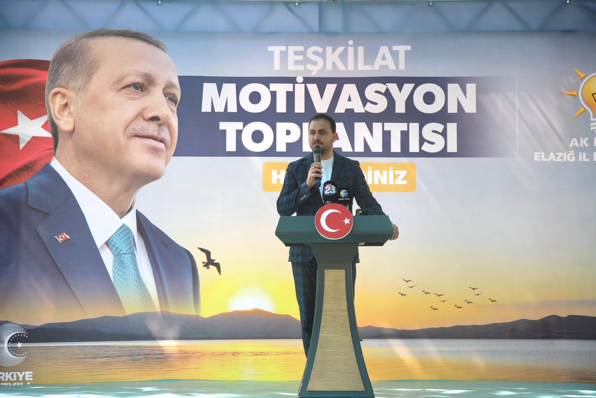 isselmanoglu23's tweet photo. Birlikte Daha Güçlüyüz

Milletvekillerimiz Sayın Prof. Dr. Erol Keleş ve Sayın Ejder Açıkkapı, Belediye Başkanımız Sayın Şahin Şerifoğulları, Yürütme ve Yönetim Kurulu Üyelerimiz, İl Genel Meclisi Başkanımız Sayın Ömer Faruk Çelik, Merkez İlçe Başkanımız Sayın Hasan Çalışkan, Kadın Kolları Başkanımız Sayın Melike Yegül Hurma, Gençlik Kolları Başkan Vekilimiz Sayın Bilal Altungök, Belediye Başkanlarımız, İl Genel ve Belediye Meclis Üyelerimiz ile geçmiş dönem Kadın ve Gençlik Kolları Başkanlarımız ve Yönetim Kurulu Üyelerimizin katılımıyla Teşkilat Motivasyon Toplantımızda bir araya geldik.

Geçmişten aldığımız tecrübe, bugünümüzün dinamizmi ve geleceğe dair güçlü hedeflerimizle; teşkilatımıza dün ve bugün emek veren tüm yol arkadaşlarımızla istişarelerde bulunduk, değerlendirmelerimizi gerçekleştirdik ve önümüzdeki döneme ilişkin hedeflerimizi ele aldık.

Elazığ’ımız için aynı inanç, aynı heyecan ve aynı kararlılıkla büyük bir aile olarak çalışmaya devam ediyoruz.

Toplantımıza teşrifleriyle bizleri onurlandıran, bilgi, birikim ve tecrübeleriyle teşkilatımıza değer katan tüm yol arkadaşlarımıza gönülden teşekkür ediyorum.

@Akparti 
@abuyukgumus