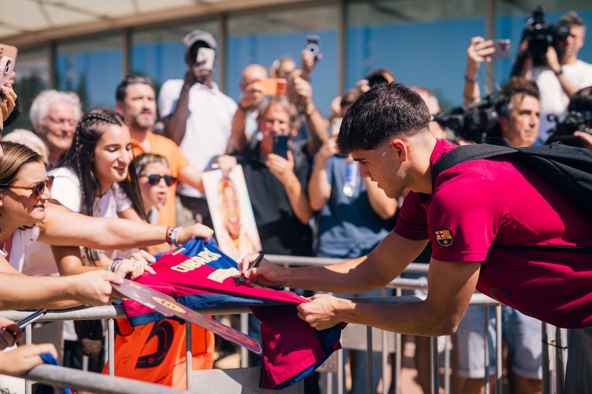 FCBarcelona's tweet photo. A few photos from our trip to Sevilla ✈️💙❤️ https://t.co/ikQIlEEEOv