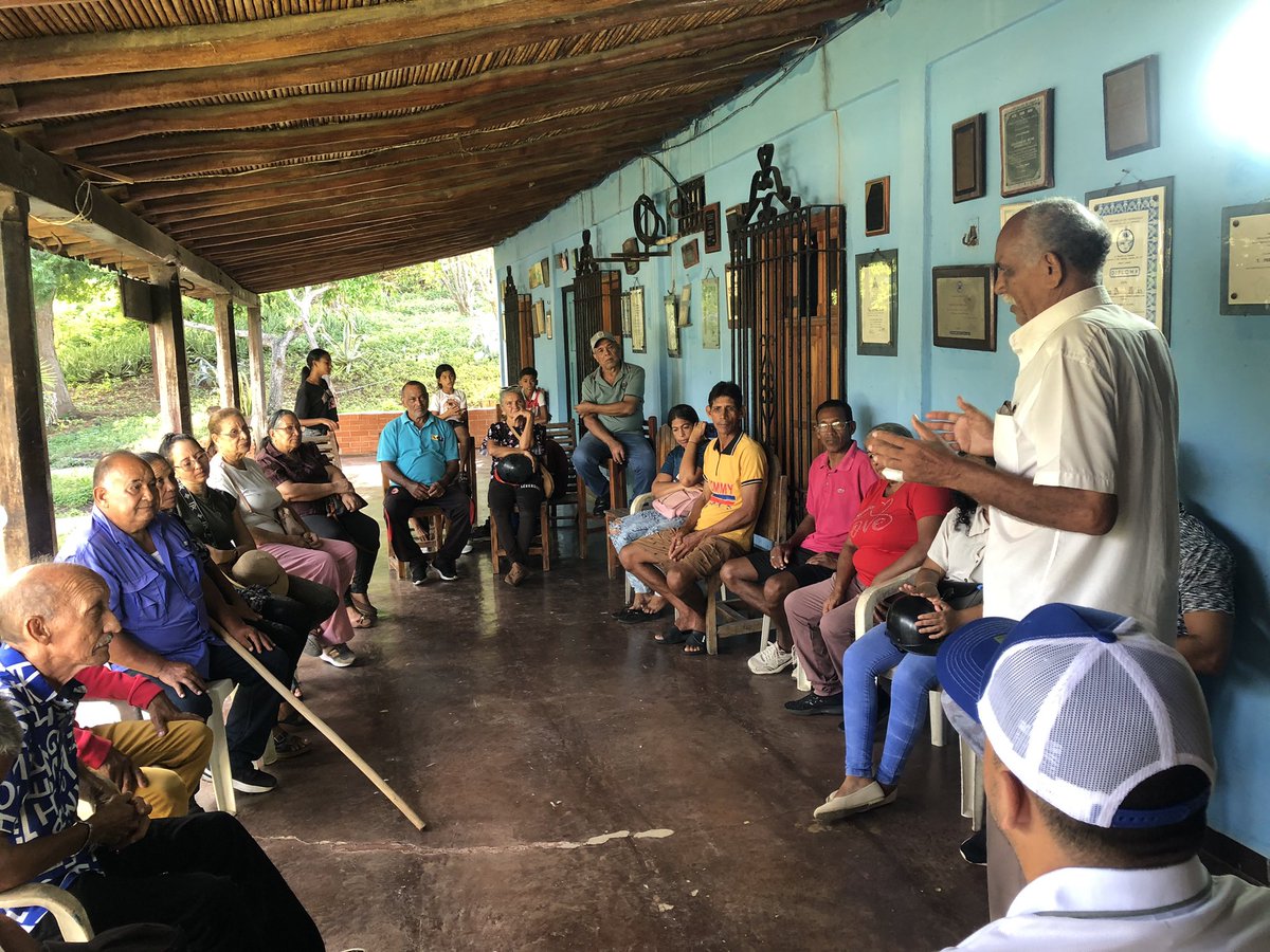 Arismendi_AD's tweet photo. Acción Democrática celebró su semana aniversario en Puerto Santo 🇻🇪
El pasado viernes #18Sep nos reunimos en el sector Cementerio para juramentar a los CAPS y afianzar la organización de base de cara a los nuevos retos políticos, de la mano de nuestra líder @MariaCorinaYA. https://t.co/zrS0imG80P