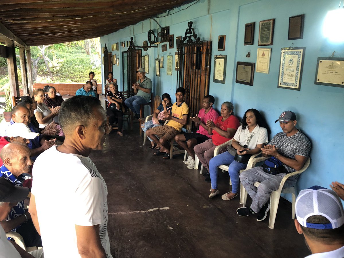Arismendi_AD's tweet photo. Acción Democrática celebró su semana aniversario en Puerto Santo 🇻🇪
El pasado viernes #18Sep nos reunimos en el sector Cementerio para juramentar a los CAPS y afianzar la organización de base de cara a los nuevos retos políticos, de la mano de nuestra líder @MariaCorinaYA. https://t.co/zrS0imG80P