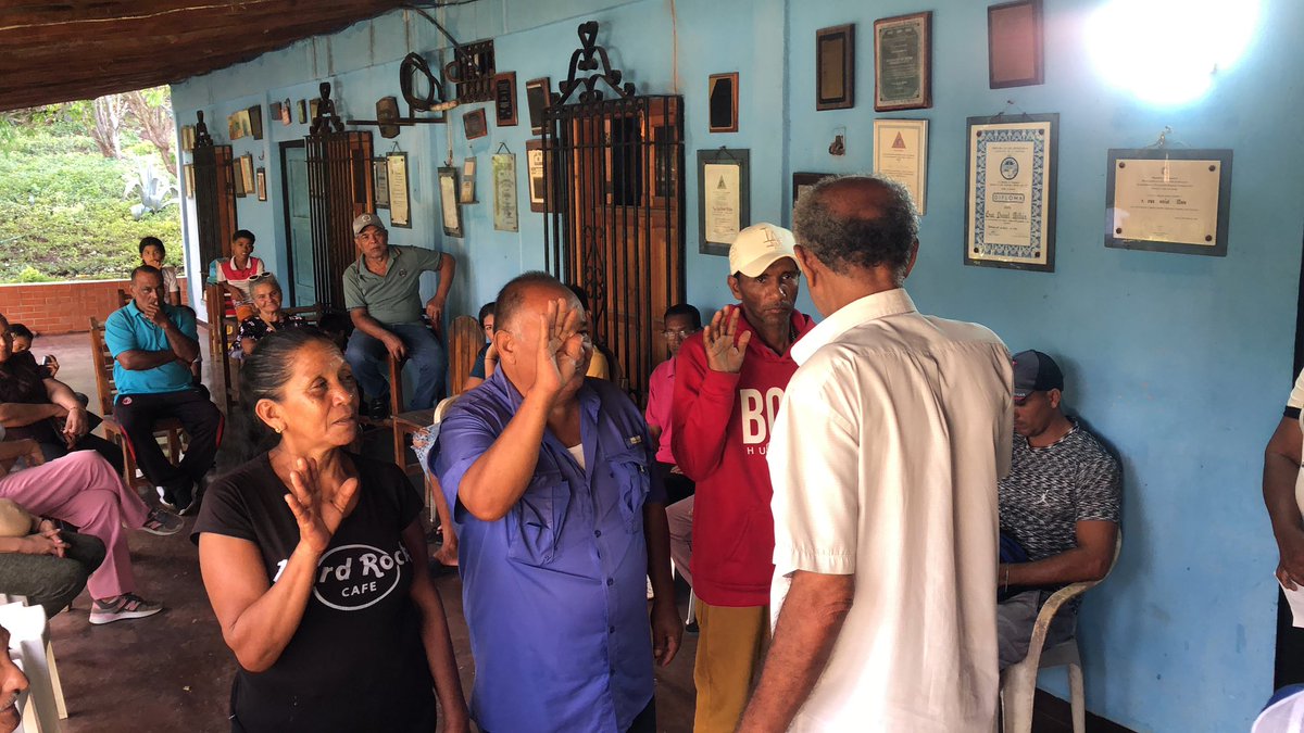 Arismendi_AD's tweet photo. Acción Democrática celebró su semana aniversario en Puerto Santo 🇻🇪
El pasado viernes #18Sep nos reunimos en el sector Cementerio para juramentar a los CAPS y afianzar la organización de base de cara a los nuevos retos políticos, de la mano de nuestra líder @MariaCorinaYA. https://t.co/zrS0imG80P