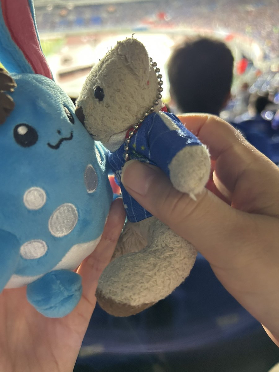 The16thMoon's tweet photo. マリルリさん、雨バフありがとー！！
サポ友のくまさんと記念撮影。
勝利のキッスw https://t.co/sK9gaO65g2