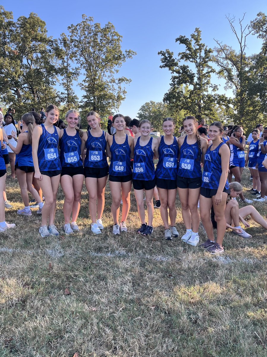 GreenbrierCross's tweet photo. Senior girls preparing for their race at war memorial Little Rock classic https://t.co/Dv0WkrgmmJ