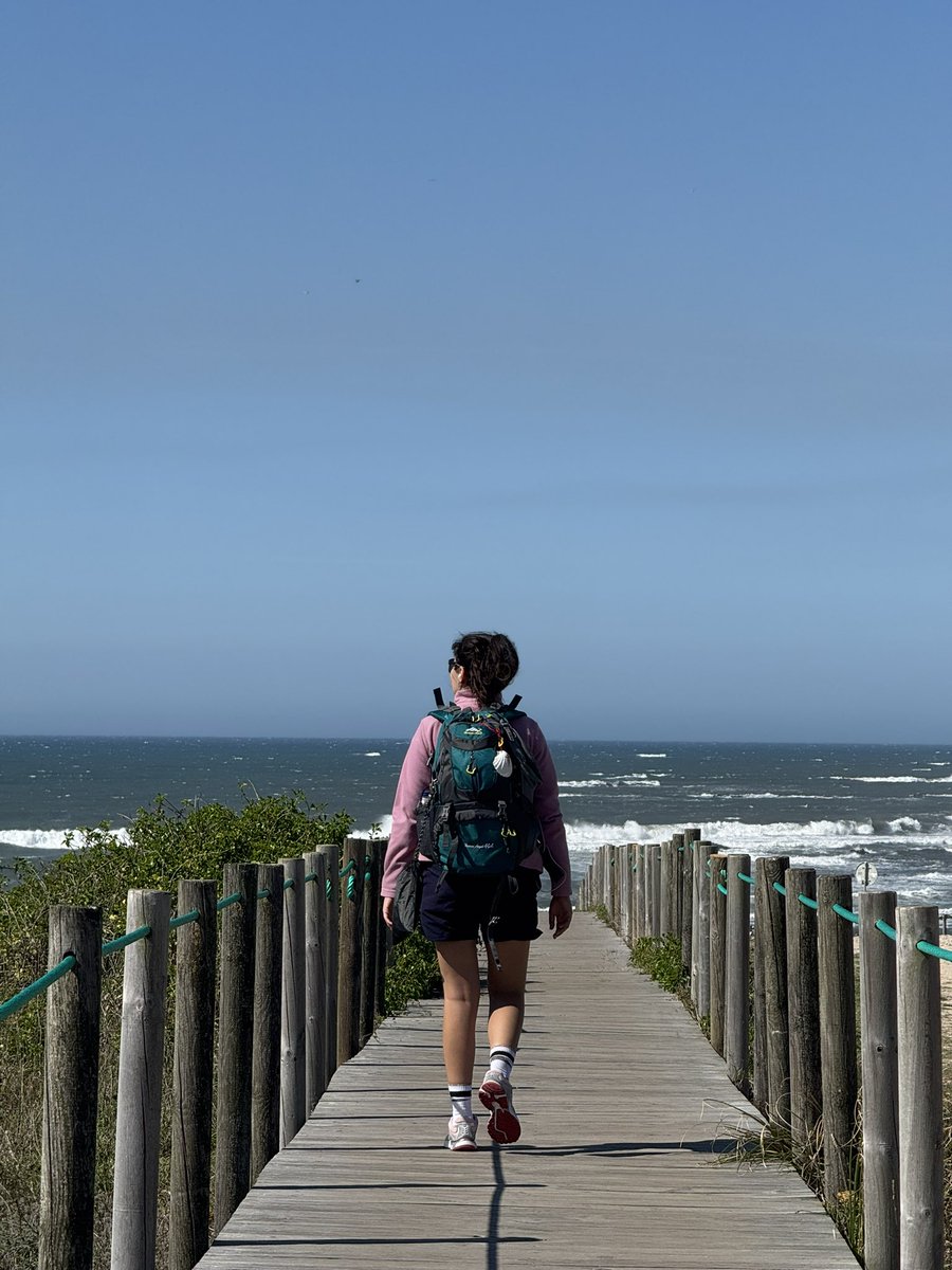 Diana_jmatweewa's tweet photo. Собственно, причина тряски — я иду португальский маршрут camino de santiago — 320+ км пешком из португалии в испанию. 

Три дня вдоль атлантического океана 💔 https://t.co/lJD5qhQUnn