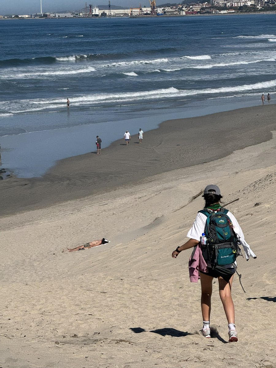 Diana_jmatweewa's tweet photo. Собственно, причина тряски — я иду португальский маршрут camino de santiago — 320+ км пешком из португалии в испанию. 

Три дня вдоль атлантического океана 💔 https://t.co/lJD5qhQUnn