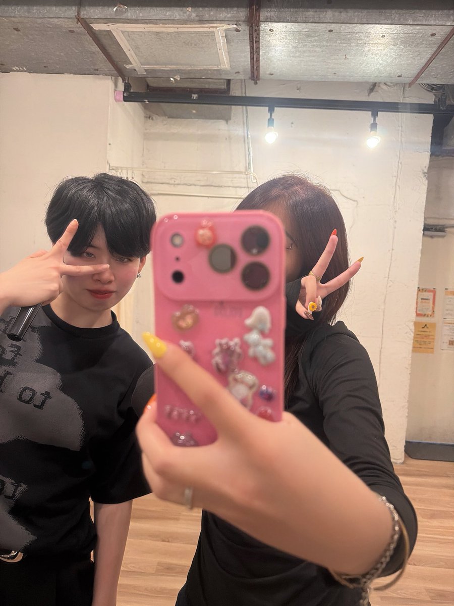 IREiUS_Minami's tweet photo. 今日も練習！！！🏋🏻‍♀️

Ayanoにとっては、初めて立つステージと
IREiUSとして2人の初のステージ良いものに出来るように！🗣

日々精進ってな感じです💁🏻‍♀️笑

#IREiUS #Ayano #Minami
#デビュー準備中 https://t.co/SNV4XyQSbE