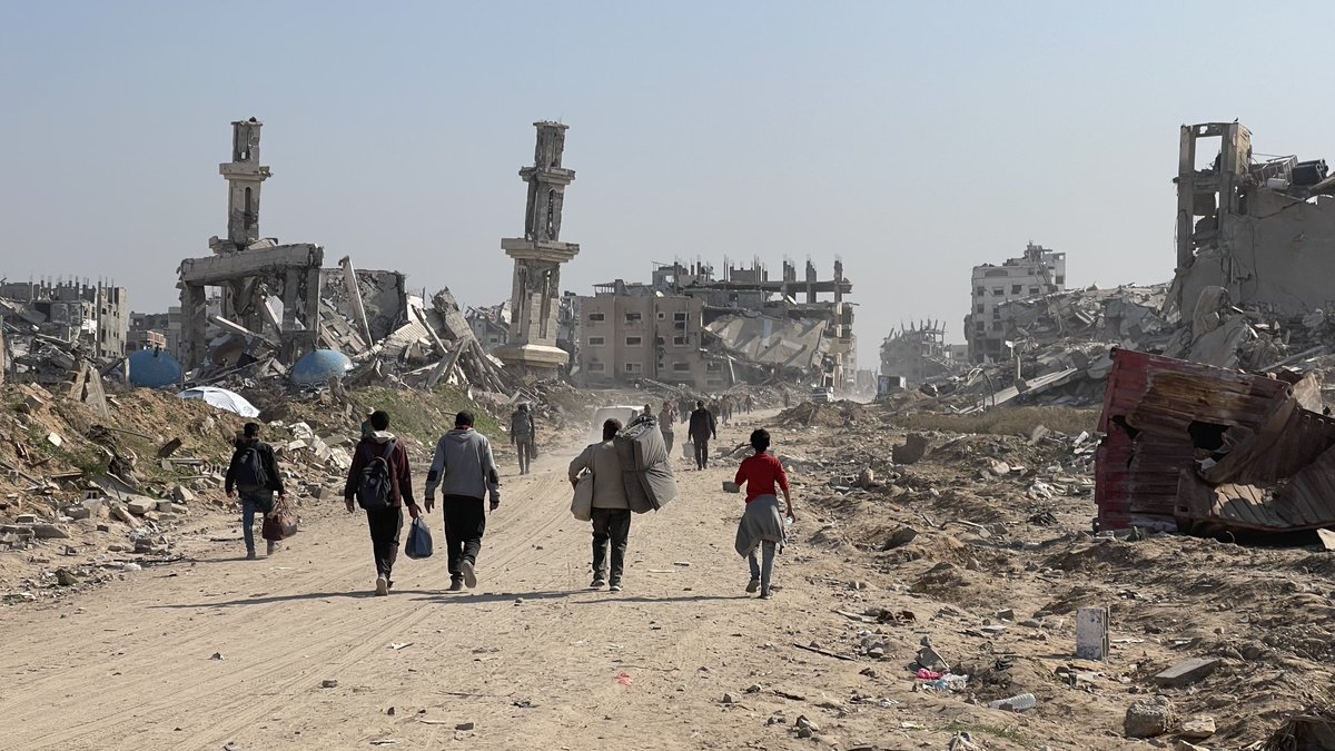 ConflictTR's tweet photo. İsrail Ulusal Güvenlik Bakanı Itamar Ben-Gvir:

7 Ekim'den bir hafta önce kabinede oturmuş şöyle diyordum:

"Gazze'yi bombalayalım. Bombalayalım. Nokta atışı suikastlar düzenleyelim. Öldürelim, öldürelim." https://t.co/RWJbqEJz9H