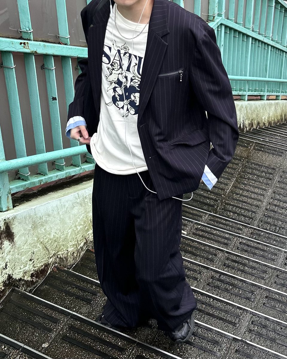 tugusecond's tweet photo. 人生1…このセットアップめっちゃ良い
普段使いもしやすいし、大事な日にも着ていけるし！
袖のレイヤード可愛いだよなぁ。 https://t.co/SDCi10XQmu