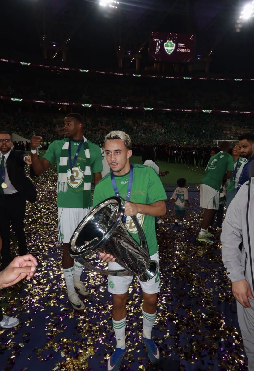 ahlinaFC's tweet photo. ترينكاو واضح فيه فهاوه ويفتقد للشراسه وضعيف شخصية وبطيء بشكككككل
هات ماثيوس والله انه ارجل منه
.
#صن_داونز_الأهلي https://t.co/p9SZfw2AiZ
