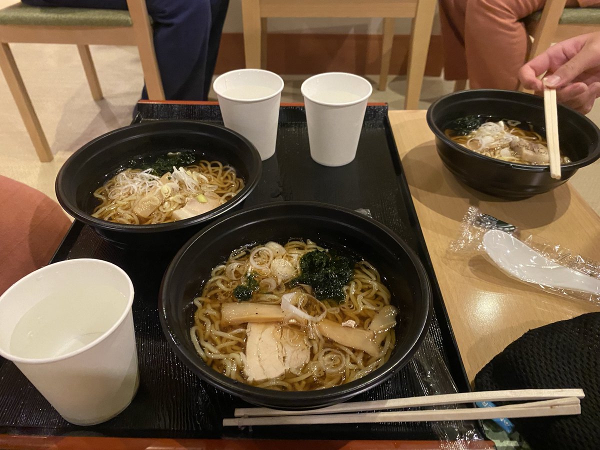kool_jp_'s tweet photo. 夜（22時〜）に無料で食べられるラーメンの屋台が出るホテルってそれだけでリピする価値あるよね₍₍ (ง* ॑꒳ ॑*)ว ⁾⁾
調子こいて2杯食べてマジ吐きそう🤢

夕飯のバイキングも美味しかったでし
ホテル　修善寺　桂川 https://t.co/sa58S6KiZ4