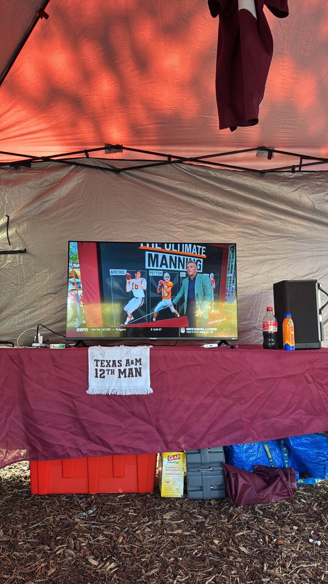 ArthurGarySim's tweet photo. 10 toes down in Aggie Park https://t.co/HWbKgOe1Oy