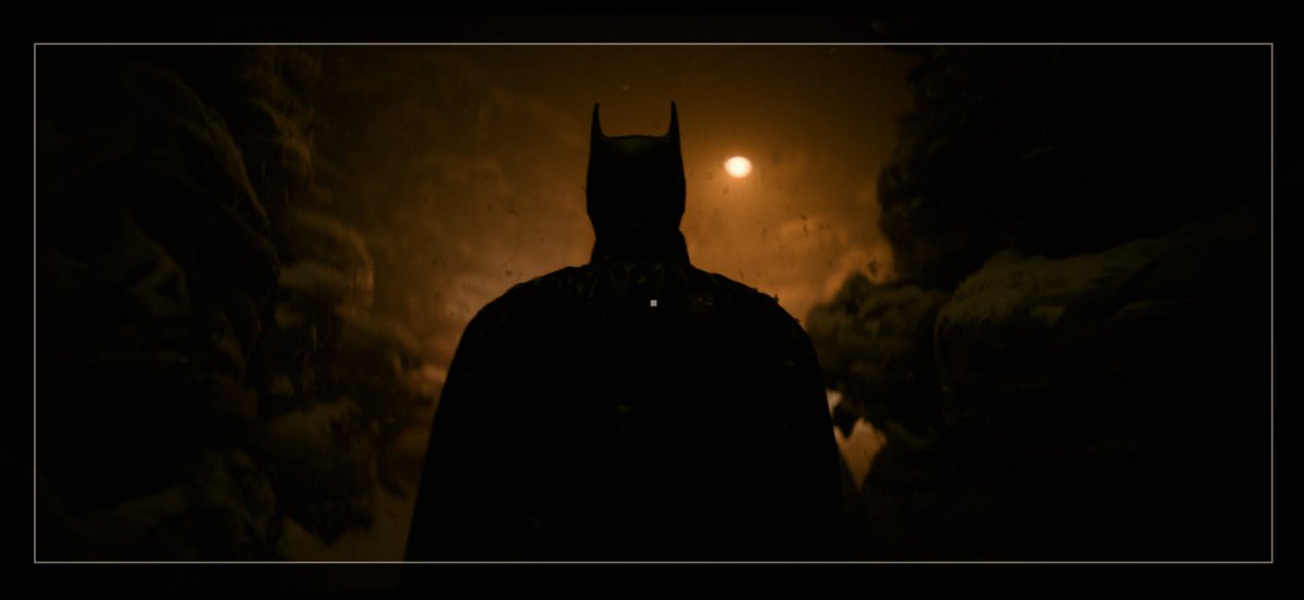 mattreevesLA's tweet photo. Happy Batman Day to everyone from London!  🦇🦇 https://t.co/8hMLpAKmMU