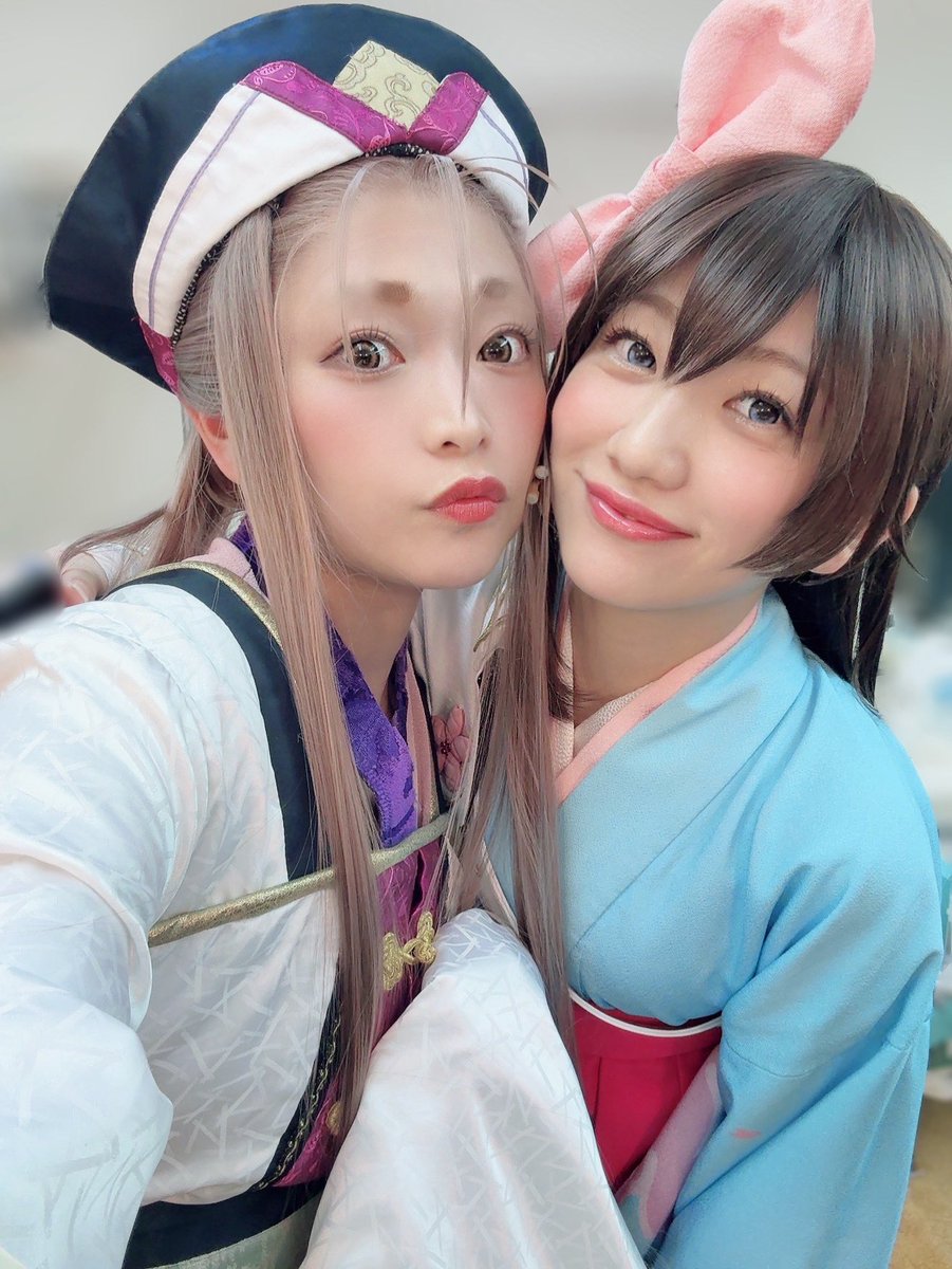 koyamamomoyo's tweet photo. 「#舞台新サクラ大戦」２日目🌸 

だ〜〜いすきな
さくら役の優那ちゃん꙳⸌♡⸍꙳

作品を背負うかっこいい背中。
透き通る歌声。魅力たっぷり。
私にとって心強い存在です！

＼ペンライトカラー発表／
        ズーインは紫💜
      さくらはピンク🩷

明日からも
振って一緒に踊ってね〜！ https://t.co/z48XvJEZgh
