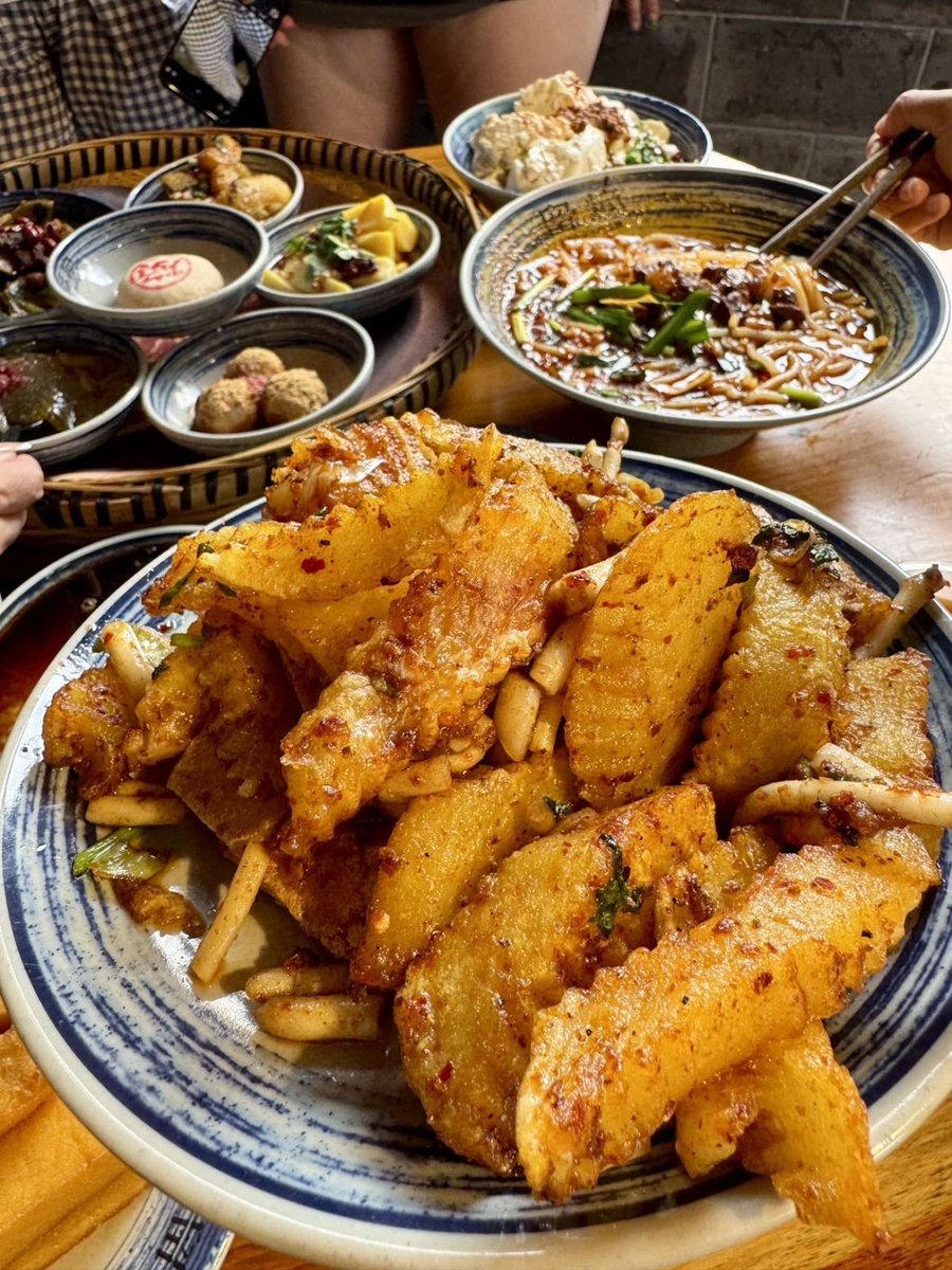 MarinaKilliv's tweet photo. Nueva taberna en el centro tiene patatas bravas con salsa casera y croquetas de jamón dignas de probar 10/10. Volveré pronto! https://t.co/N4ZJ4vD1Bt