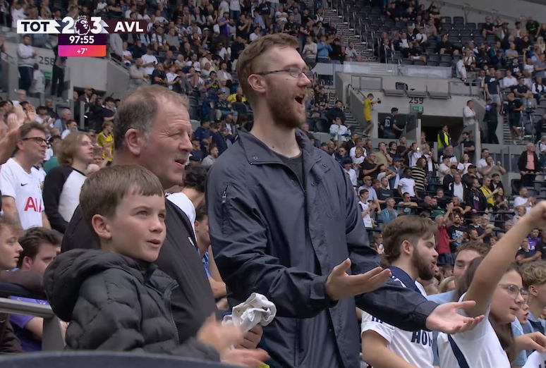 TouchlineX's tweet photo. 📸 - THIS TOTTENHAM FAN CAN'T BELIEVE HE SAW HIS FOOTBALL CLUB SCORE 2 GOALS! https://t.co/8YsBdDTfek
