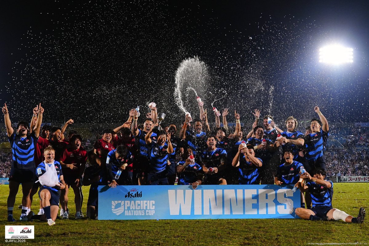 rugby_superdry's tweet photo. ⋰
#アサヒスーパードライパシフィックネーションズカップ2026
優勝は…ラグビー男子日本代表！
⋱

7年ぶりの大会優勝、おめでとうございます！！
選手の皆さんの健闘をたたえて、スーパードライで乾杯🍻

#ラグビー観るならスーパードライ https://t.co/WZ2RlGXEFy