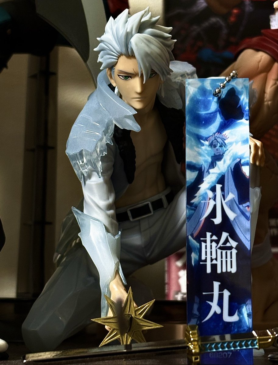 tomato_aossu's tweet photo. 今回の大人日番谷隊長のフィギュアに一目惚れして一護と同じくらい好きになってしまった...😌
正面の顔があまりにもかっこよすぎる😣
 #BLEACH  #1番くじ  #日番谷冬獅郎 https://t.co/TPOv8NI7yG