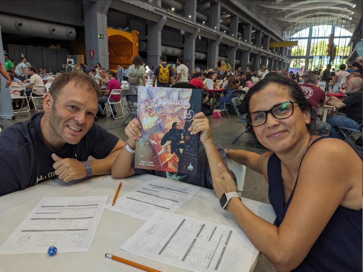 Shadowlandsed's tweet photo. @ProfaDeQuimica @ComplejodMaster @AlvaroLoman ¿Tienes un hueco libre en las #LES26? Puedes pasarte a catar nuestros juegos con partidas rápidas de 20 minutos. Incluso liar a esas amistades que tienen curiosidad pero aún no han probado el rol... https://t.co/ZAJPIDXXJw