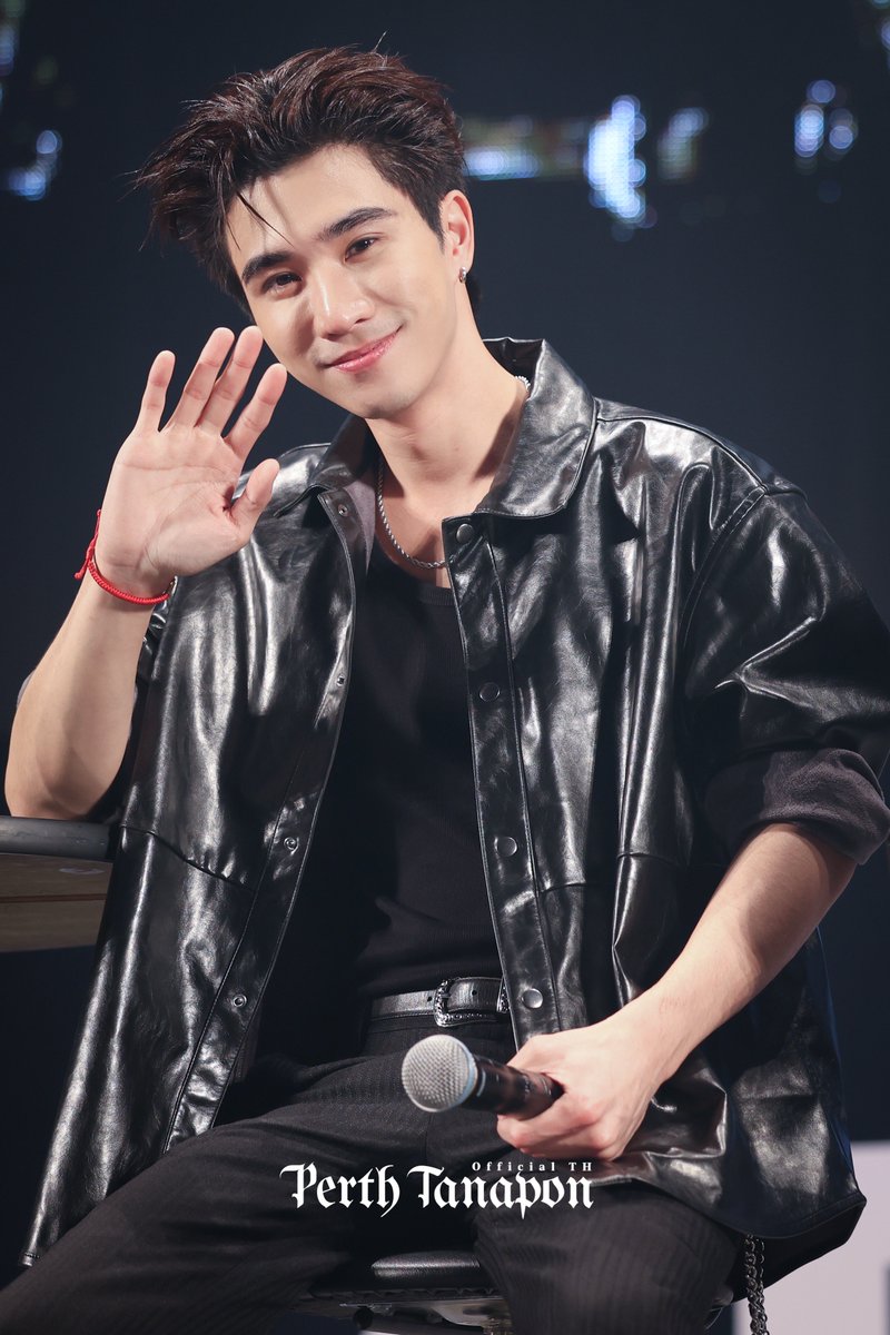 PerthOfficialTH's tweet photo. คนที่แป๋วที่สุดในใจพทอ 🤟🏻

PERTHSANTA NIHON ICHINICHI 

#PerthSantaXFanday33inOSAKA
#PerthTanapon #KDPPE https://t.co/2TU78UKFUh