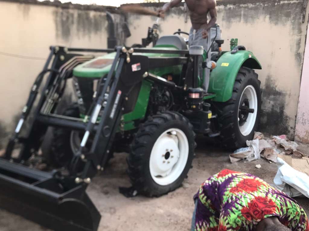 ImudiaAndy's tweet photo. Shandong Feichuang 120 Hp 4wd tractor with front end loader available at Aneuti Limited email: Aneuti.limited@gmail.com https://t.co/PBzuK6yYnm
