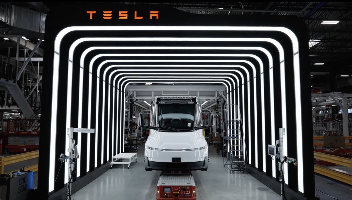 XFreeze's tweet photo. Top Gear just got an inside look at the production Tesla Semi.....and there are a LOT of new details

Tesla has refined almost every part of the truck for efficiency, durability and mass production:

• Semi is powder-coated instead of painted.....there is no traditional paint shop
• Production version is about 3% more efficient than the prototype
• More aerodynamic than a Bugatti Chiron without a trailer
• Standard Range uses a 548 kWh battery
• Despite its enormous size, Semi uses only ~7× the energy of a Model Y
• New front-bumper vent improves airflow around the wheels
• Three-piece front bumper makes repairs easier and cheaper
• Squarer battery-pack design helps retain heat better in cold weather
• Cloth seat is both heated AND ventilated
• A 6'6" person can stand completely upright inside the cab
• And yes.....the sun visor is absolutely gigantic

The factory itself is another story

1.7 MILLION sq. ft.
Designed for ~1,000 Semis per week
Up to ~50,000 trucks per year at full production

Tesla redesigned the truck and the factory together to make electric heavy-duty trucking work at massive scale