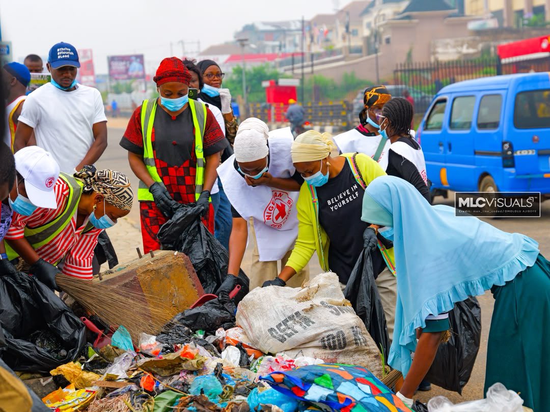AYDI_Osun's tweet photo. Good Energy, Great People.
#CleanOsogbo #GreenOsun #WorldCleaupDay https://t.co/KhmHoWDGTo