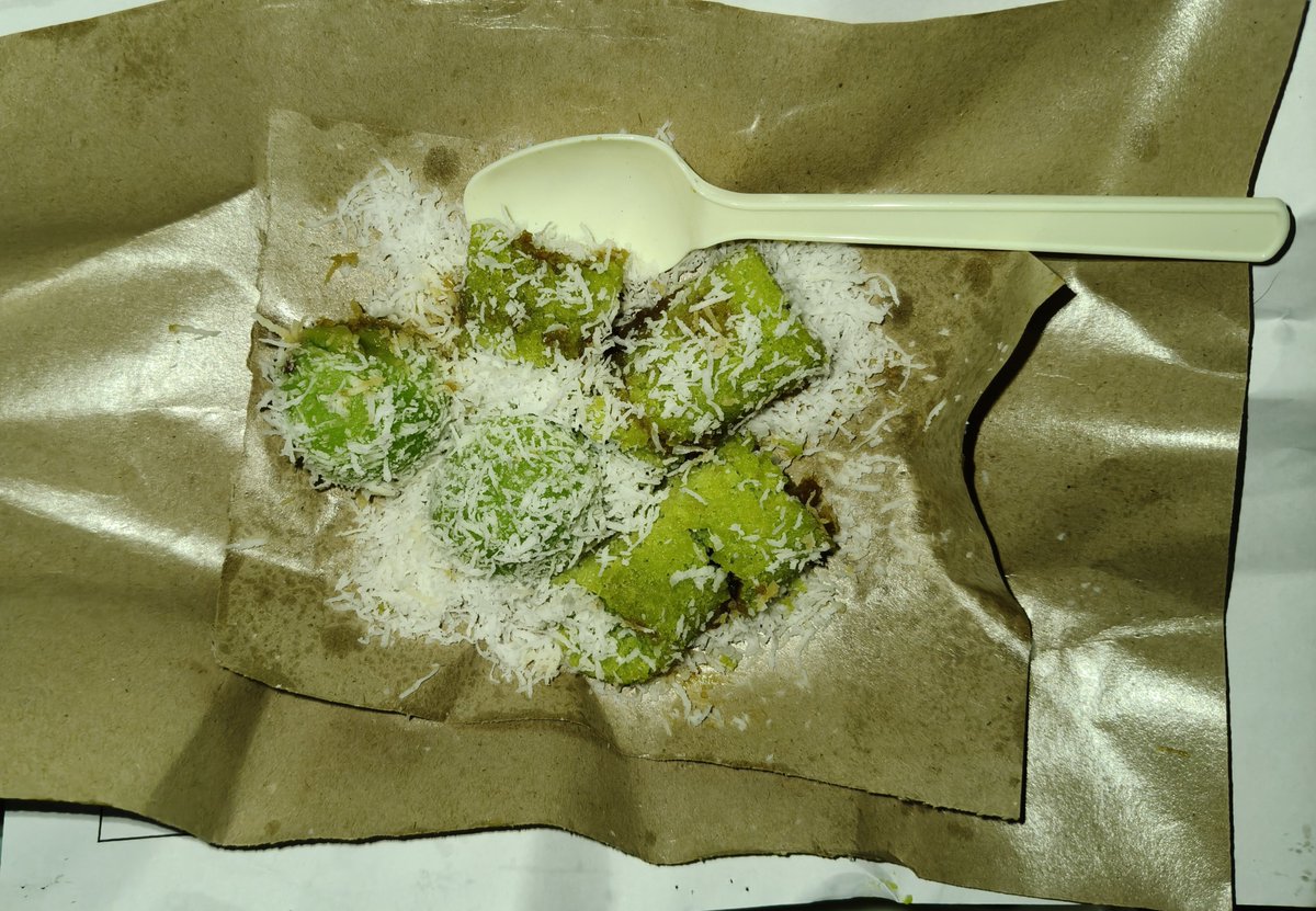 ice_semmanmu's tweet photo. Yang bulet2 kalau di makan ada sensasi gimana gitu 🥱

kebanyakan gula jadi manis banget 😋 https://t.co/KH5vrv1Gvp