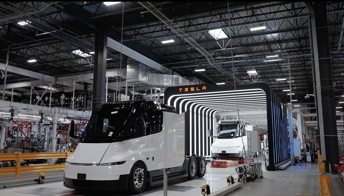XFreeze's tweet photo. Top Gear just got an inside look at the production Tesla Semi.....and there are a LOT of new details

Tesla has refined almost every part of the truck for efficiency, durability and mass production:

• Semi is powder-coated instead of painted.....there is no traditional paint shop
• Production version is about 3% more efficient than the prototype
• More aerodynamic than a Bugatti Chiron without a trailer
• Standard Range uses a 548 kWh battery
• Despite its enormous size, Semi uses only ~7× the energy of a Model Y
• New front-bumper vent improves airflow around the wheels
• Three-piece front bumper makes repairs easier and cheaper
• Squarer battery-pack design helps retain heat better in cold weather
• Cloth seat is both heated AND ventilated
• A 6'6" person can stand completely upright inside the cab
• And yes.....the sun visor is absolutely gigantic

The factory itself is another story

1.7 MILLION sq. ft.
Designed for ~1,000 Semis per week
Up to ~50,000 trucks per year at full production

Tesla redesigned the truck and the factory together to make electric heavy-duty trucking work at massive scale